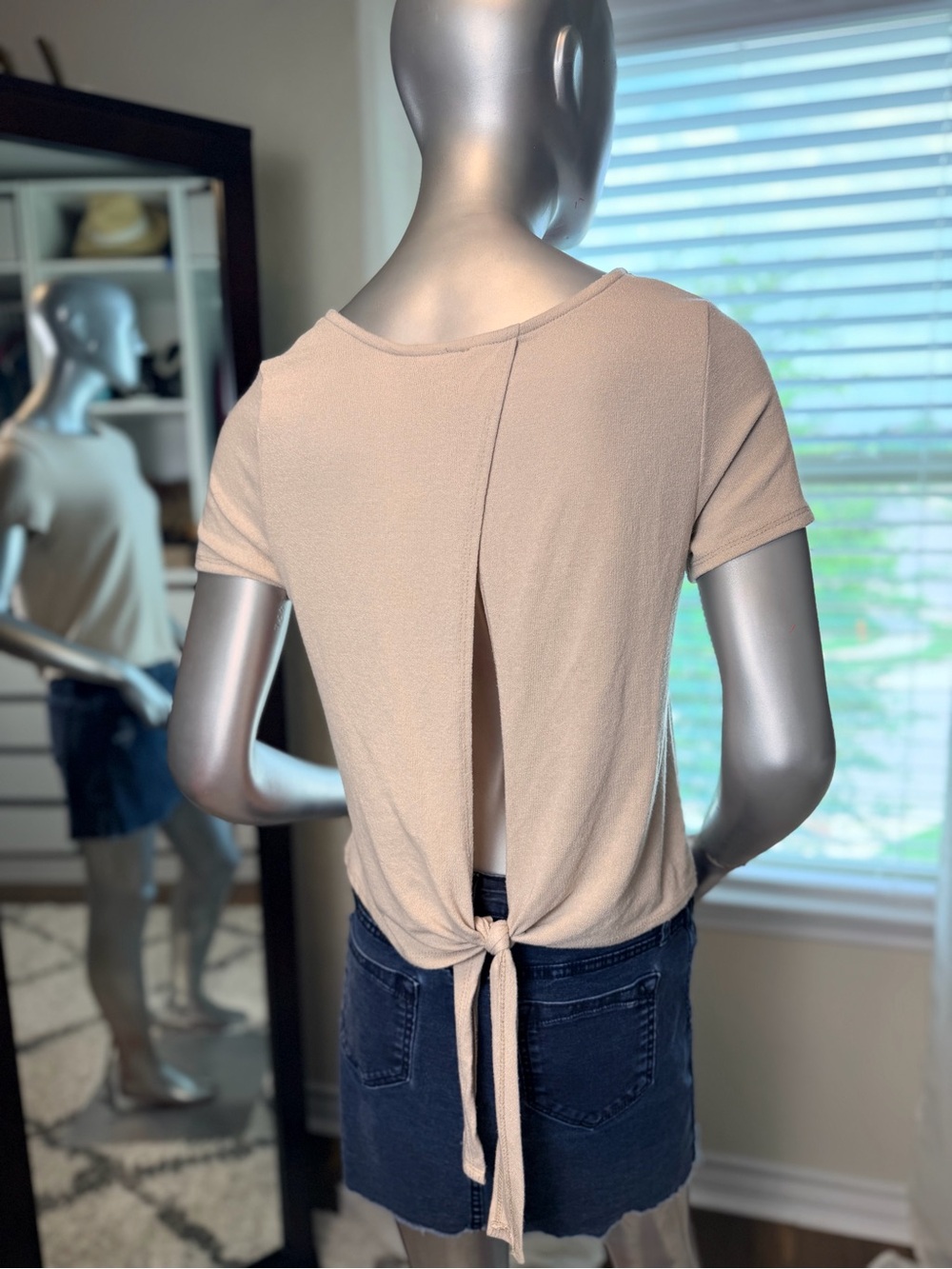 Alya Open Back Tie Knot Top Beige Size Medium Boho Casual Short Sleeve